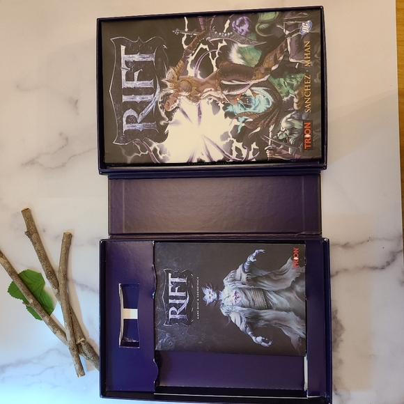 Rift boxed set, 2 disc's, hardcover book and poster. Excellent condition. - Picture 3 of 7